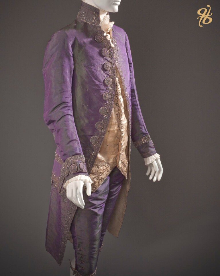 Мужской ансамбль 1790-х годов (перешит около 1805 года): кафтан, камзол и кюлоты