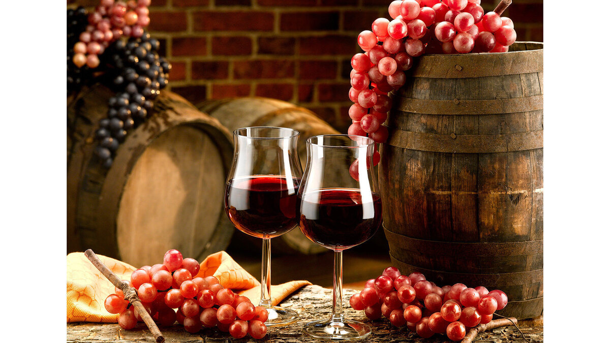    " Красное вино© fotolia.com / EcoPim-studio