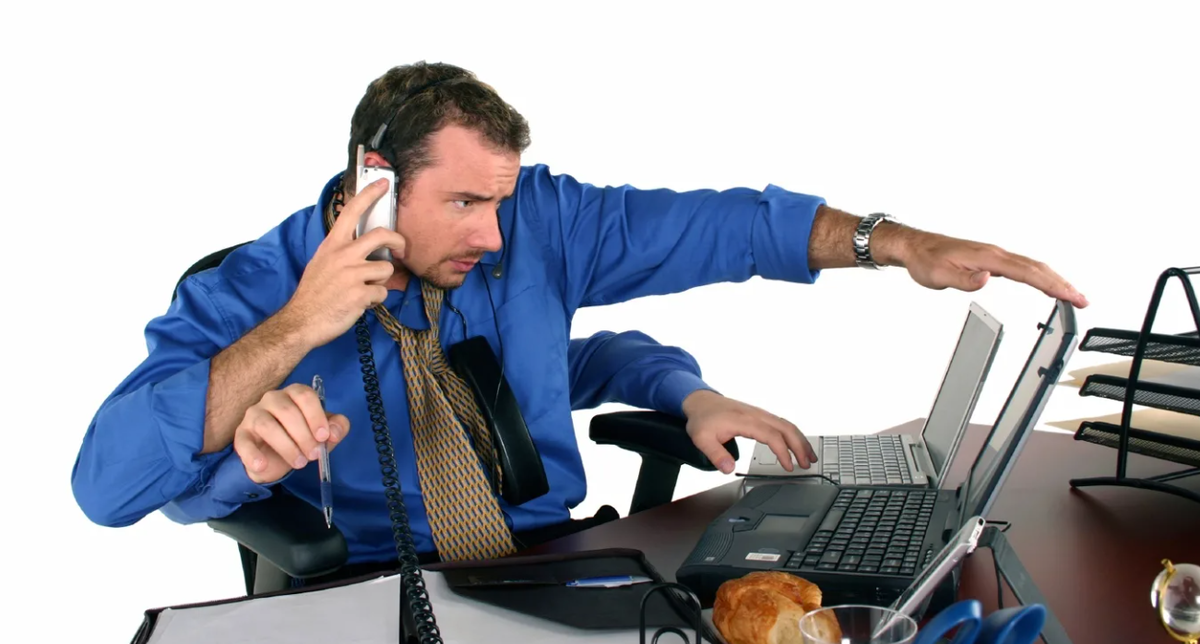 Офисный работник. Офисный работник. Фотосессия в офисе. Наемный сотрудник. Красивые женщины в офисе.