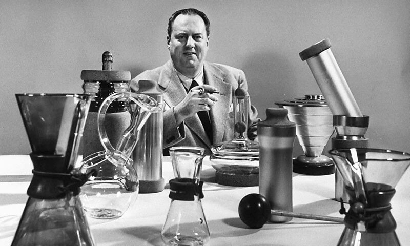 Изобретатель кемекса Питер Шлюмбум за работой