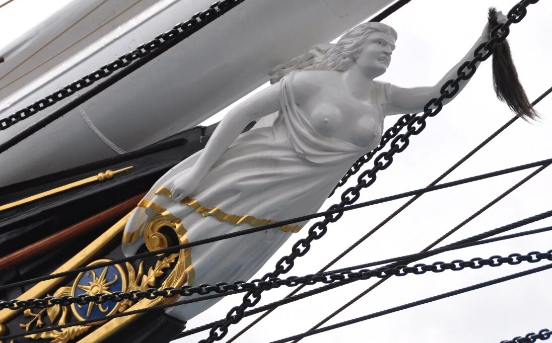 Ведьма в "короткой рубашке"