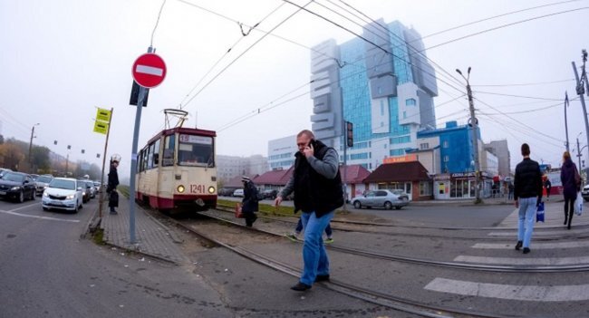 Если водитель машины не выехал на рельсы встречного направления, но проехал под запрещающий знак, то наказанием для водителя может послужить только штраф в размере 500 рублей.