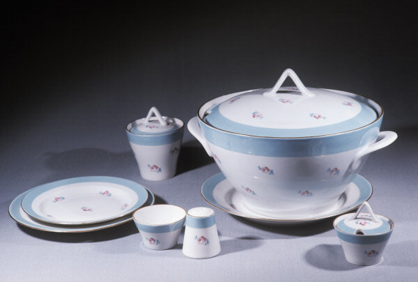 Сергей Аникин. Сервиз «Сад». Отари Мухигули (форма «Прима», 1964). 1973. Дулёво. Дулёво. РИА Новости. Фото № 588022. Источник: visualrian.ru