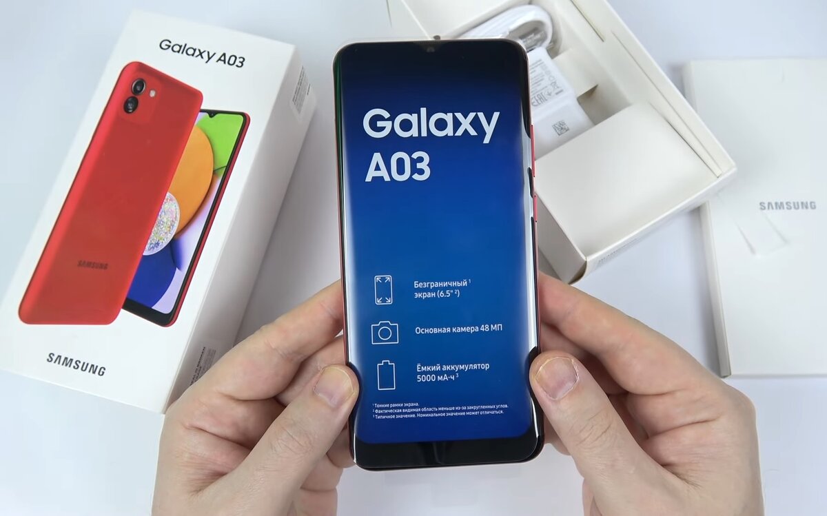 Распакованный Galaxy A03. Фото: YouTube-канал KMreview