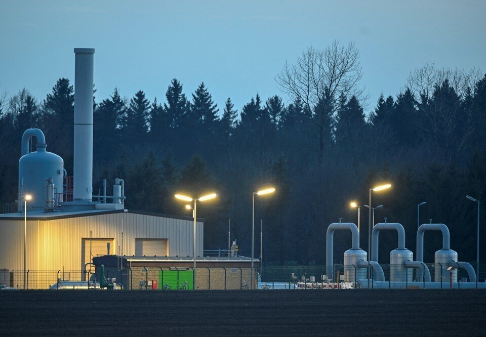    "Газпром" штатно поставляет газ через Украину  REUTERS