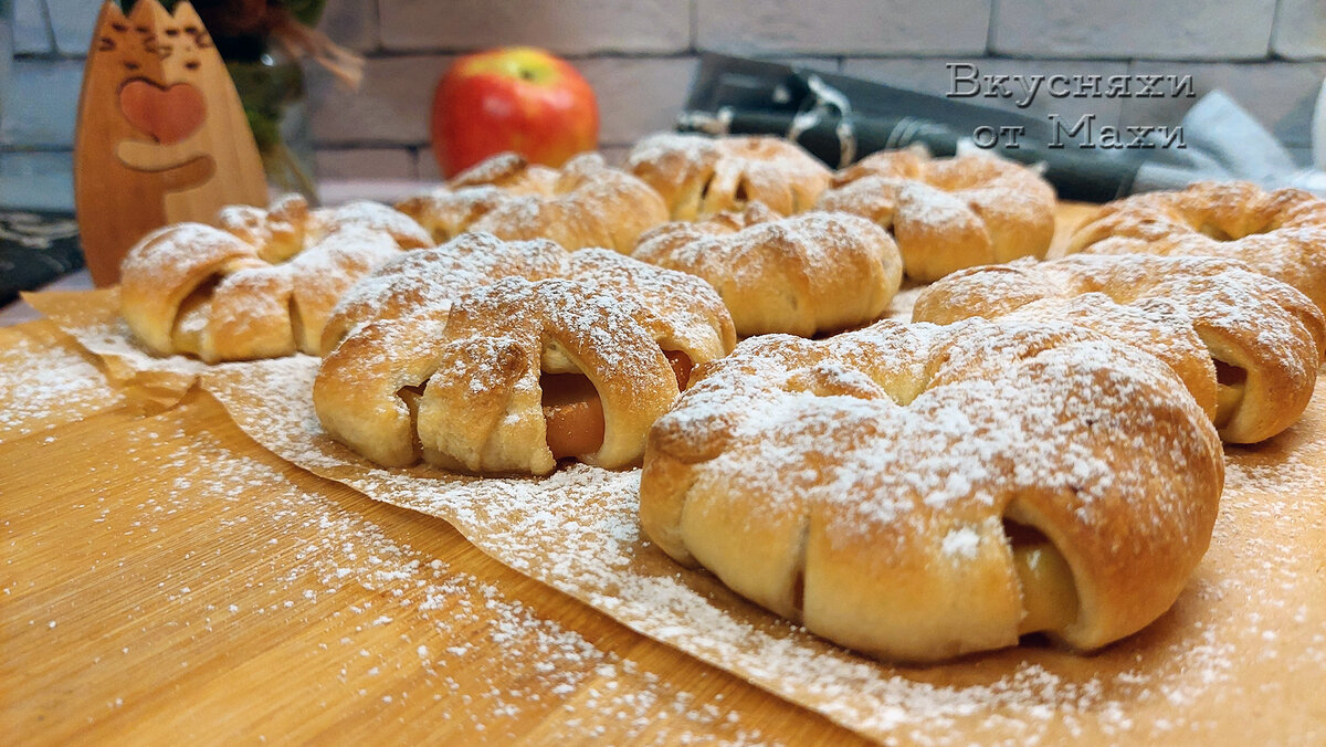 Яблоки в слоеном тесте за 20 минут, просто и вкусно: рассказываю, как  сделать максимум колечек из 1 магазинной пачки | Лихая Горбуша | Дзен