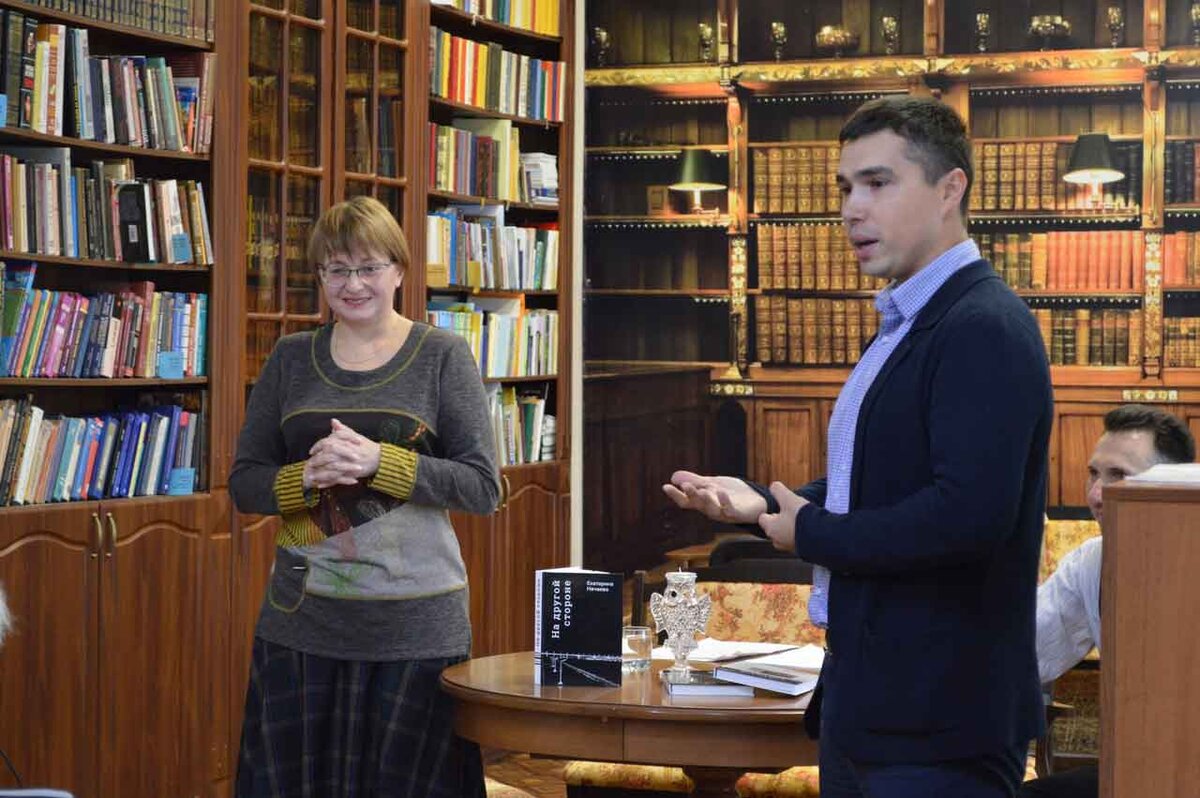 Пермская писательница Екатерина Нечаева и заместитель гендиректора Кунгурской типографии Артём Халуторных