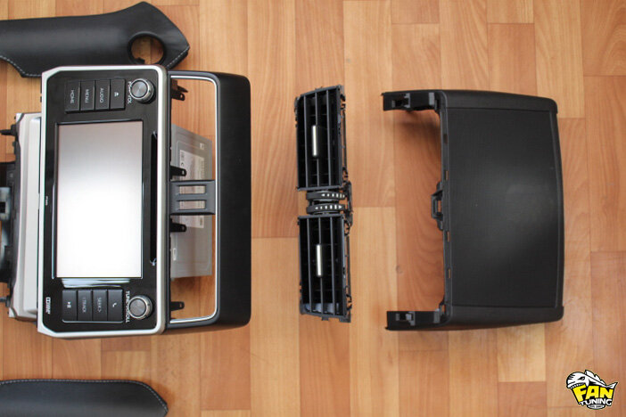 Рестайлинговый салон (торпедо) на Тойоту (Toyota) Land Cruiser Prado 150