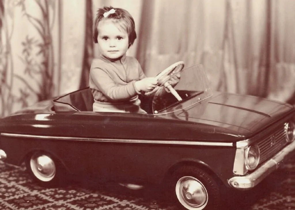 Юля в детстве