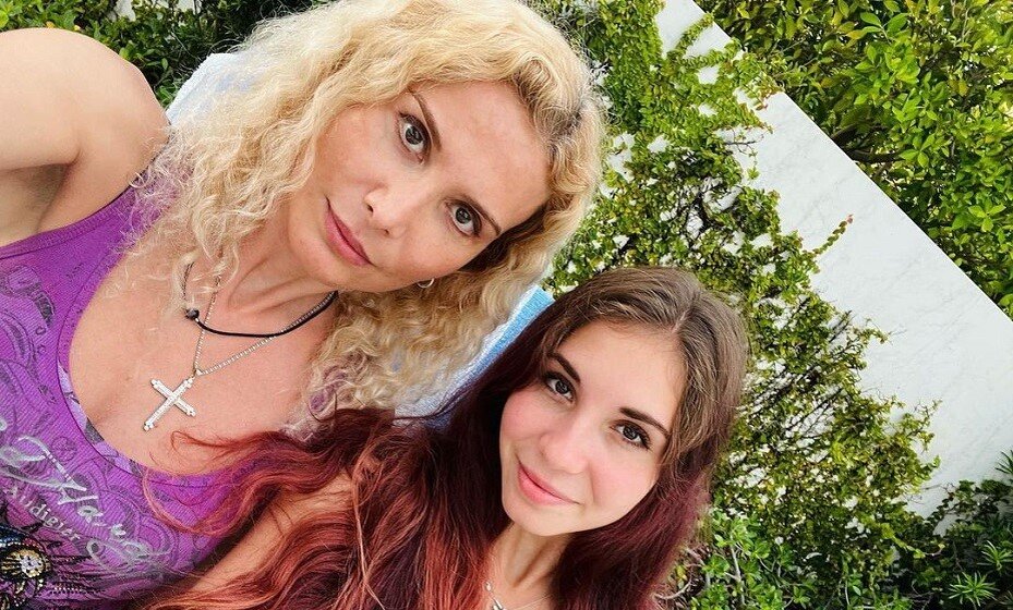    Тутберидзе проводит время со своей дочерью. Фото: Социальные сети Этери Тутберидзе