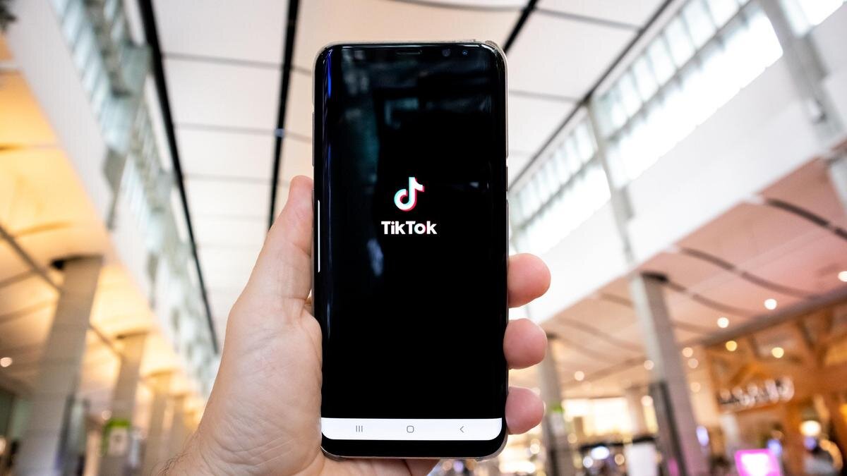    Приложение TikTok на телефоне:pexels.com