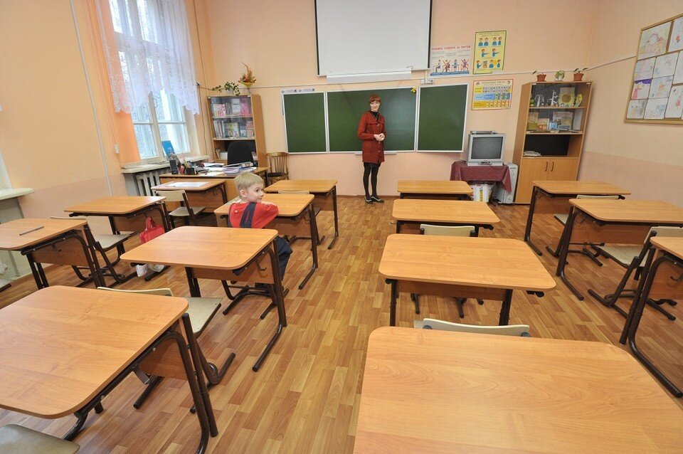     В Новосибирской области ввели дистанционное обучение в четырех школах и закрыли 3 детских сада. Михаил ФРОЛОВ