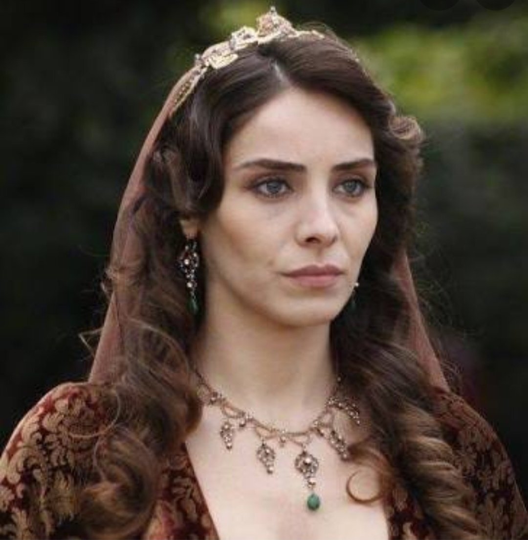 Махидевран. Махидевран настоящая фото. Махидевран актриса. Махидевран в реальности. Кольцо хюррем у махидевран.