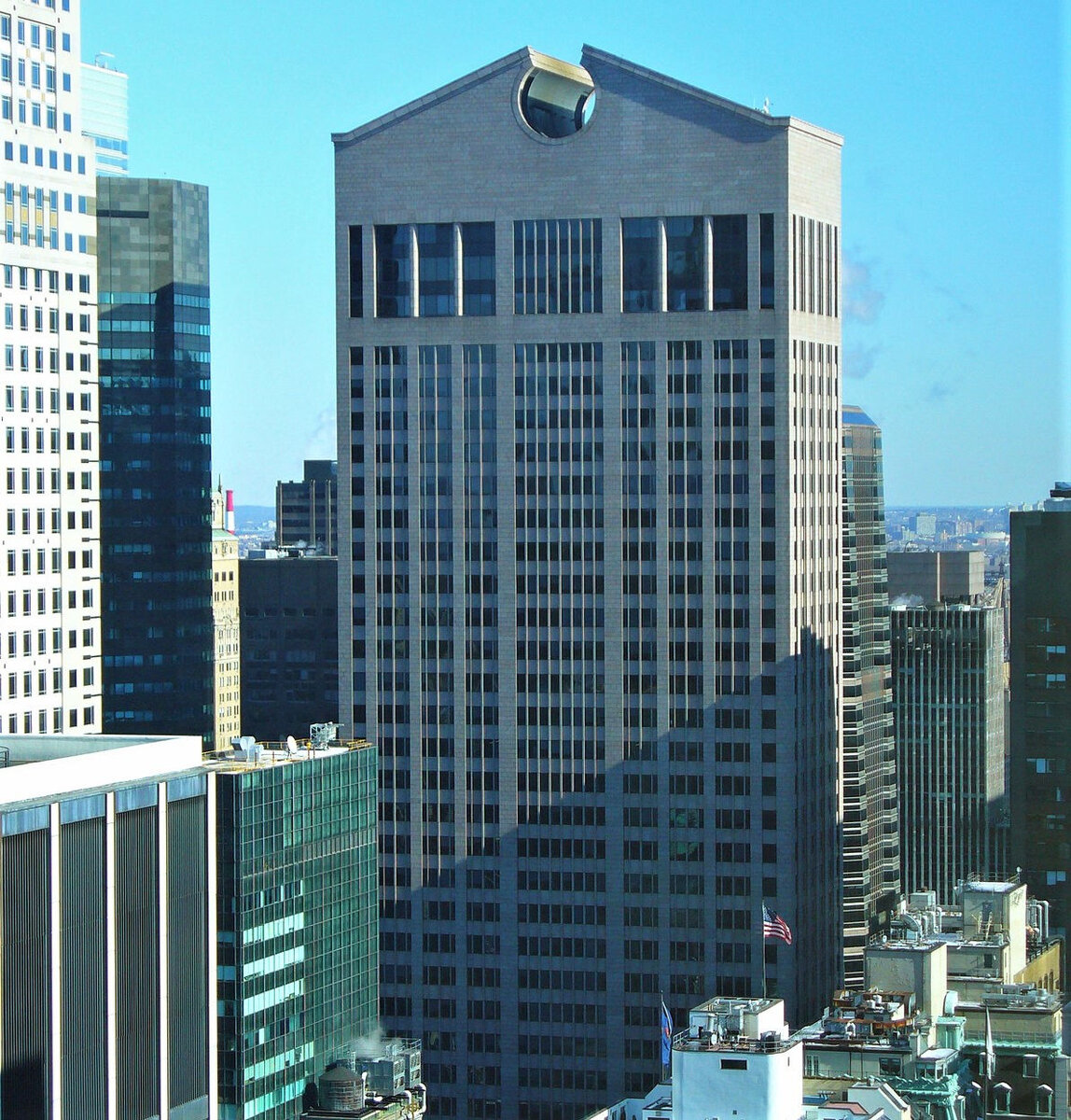 AT&T-билдинг (сейчас Сони-билдинг) 1984 г. Архитектор Ф. Джонсон