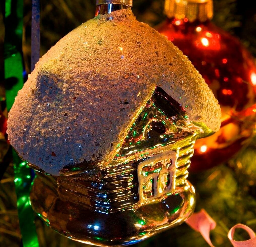 из открытого доступа. Точно такой же домик до сих пор хранится у моих родителей.