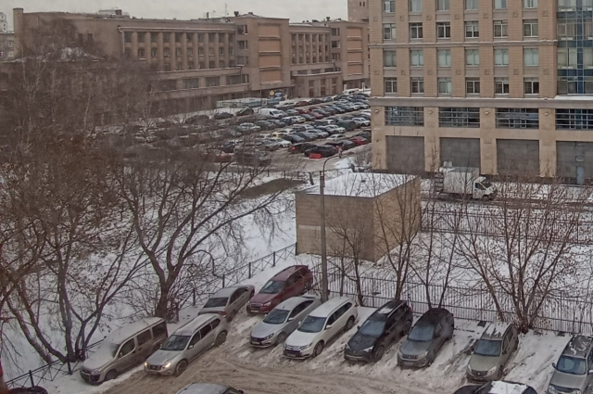    За нарушения правил парковки во дворах петербуржцев штрафовали 20 тысяч раз