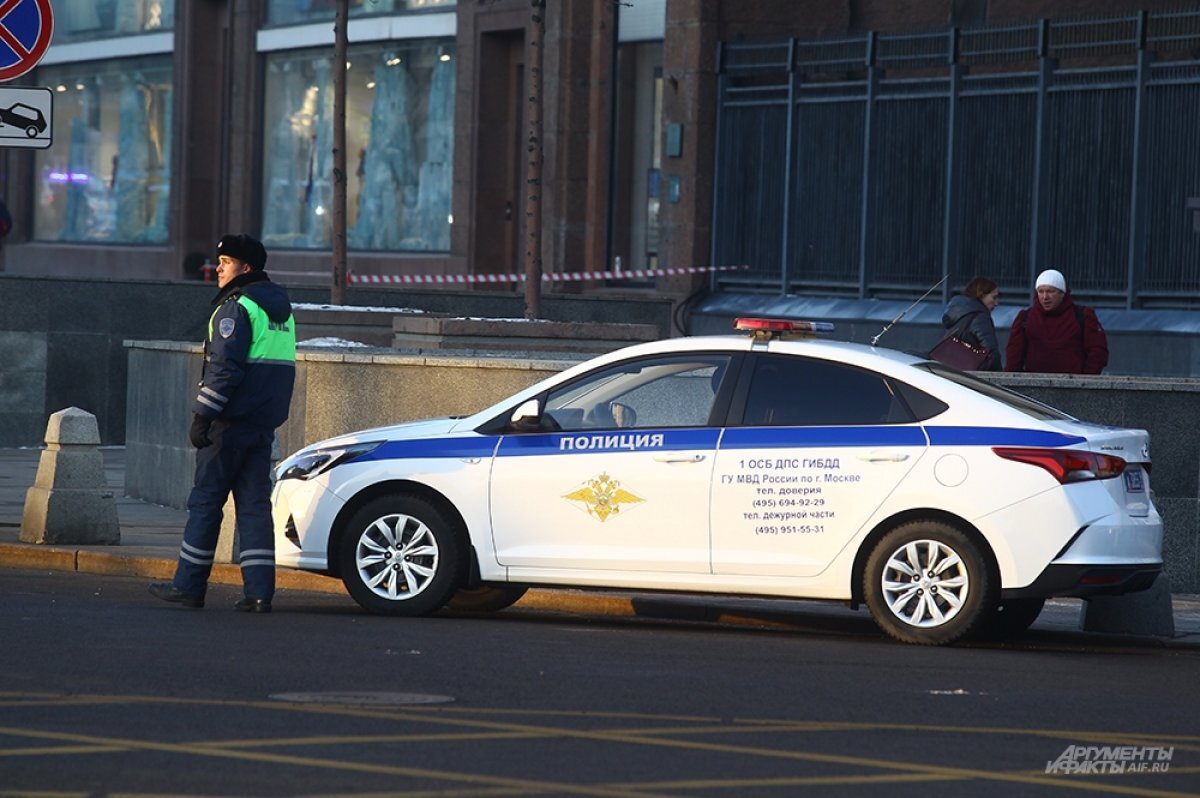    Проехавший на красный свет водитель побил полицейского в Ингушетии