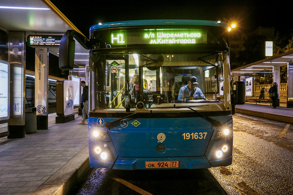 Автобус вечером. Московский автобус н1. Автобус н1 Шереметьево. Автобус н8 ночной. Автобус н1 Москва.