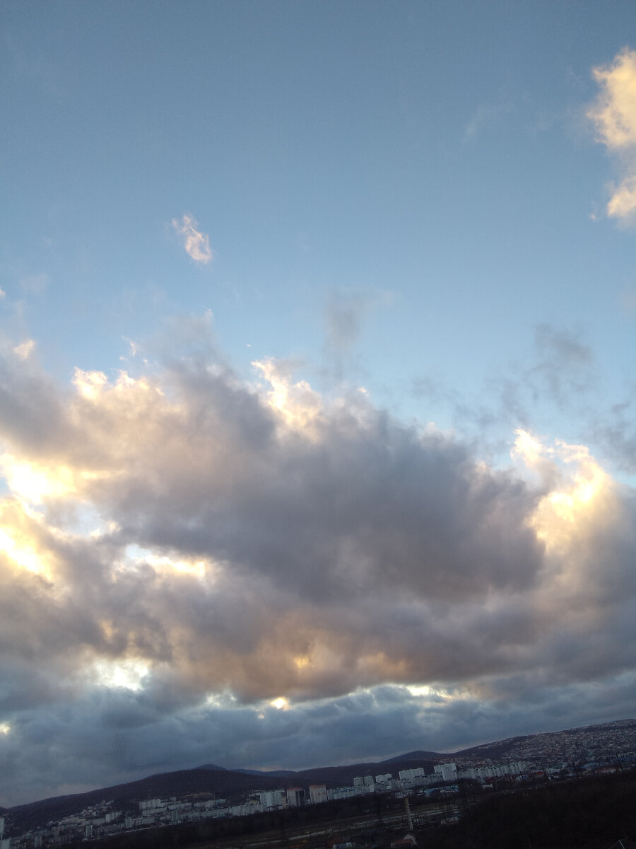 Небо Новороссийска. Декабрь, 2022