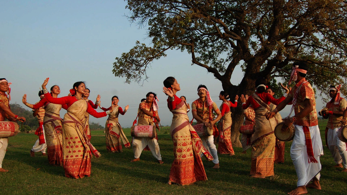 Времена года в индии. Bohag Bihu. Начало солнечного нового года (Bohag Bihu) в Индии. Байсаки. Танцы в Индии 40 годы.