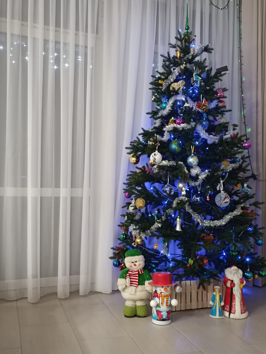 Моя такая. Ждёт, когда Дедушка Мороз принесёт под неё подарочки🎁🎁🎁