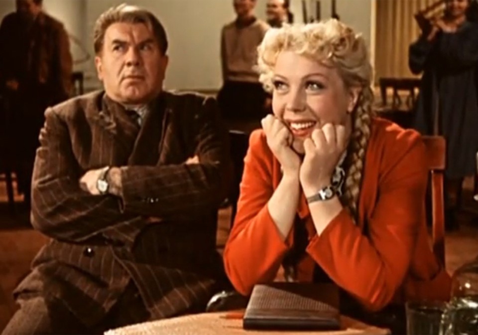     Директор Огурцов знал, как надо встречать Новый год и других этому учил. Фото: кадр из фильма «Карнавальная ночь».