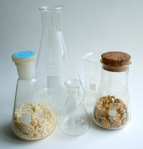 Гэдээровские мерные колбы и стакан