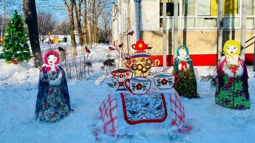     Новый год — особый праздник для детей. Это не только подарки, конфеты, мандарины и елки, это доказательство того, что есть в жизни чудеса. Эту веру человек проносит через всю жизнь.