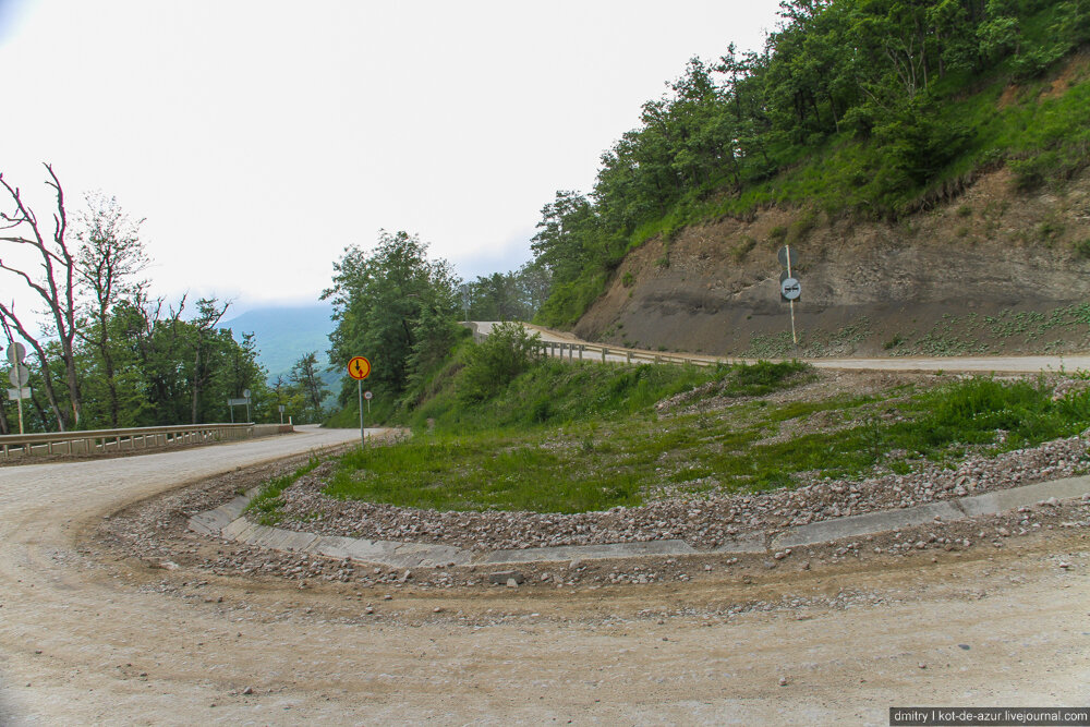 Шаумянский перевал изобилует крутыми поворотами (фото из открытых источников).