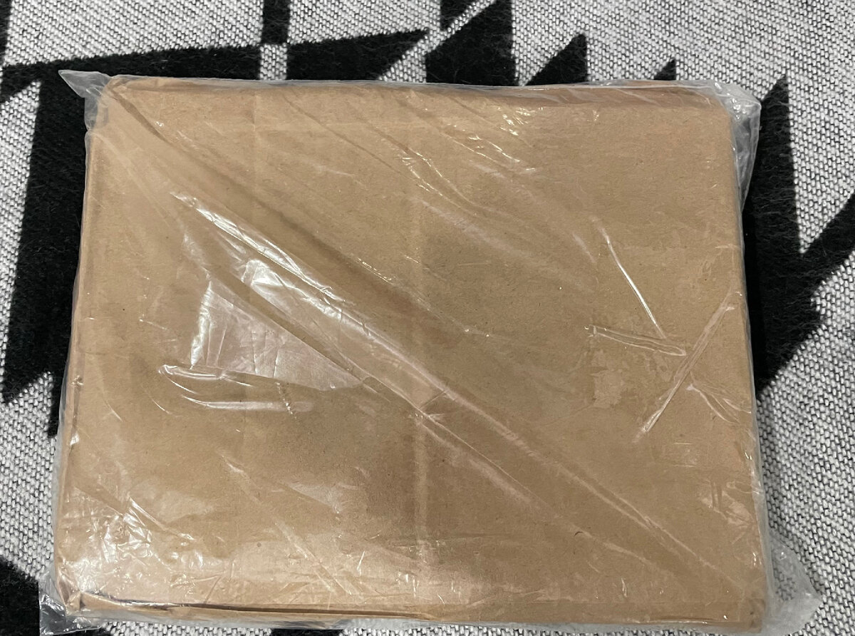 Приходит хорошо упакованным.