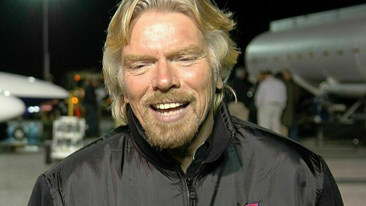     Компания Virgin Orbit американского миллиардера Ричарда Брэнсона (на фото) пережила 30-процентное обрушение стоимости акций после того, как ракета LauncherOne под названием Cosmic Girl («Космическая девочка») не смогла доставить на орбиту девять мини-спутников.