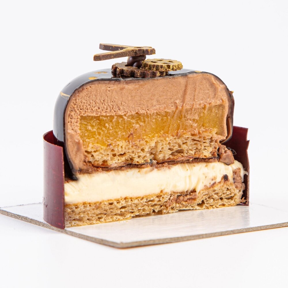 Фото с сайта https://jvcake.ru/shop/deserty/pirozhnye/mussovoe-pirozhnoe-chasy/