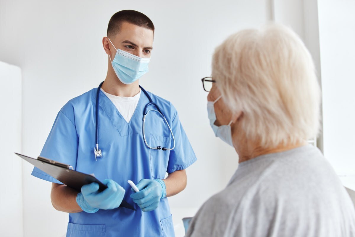    После нововведений для получения медицинской помощи по ОМС достаточно иметь при себе телефон и аккаунт на госуслугах