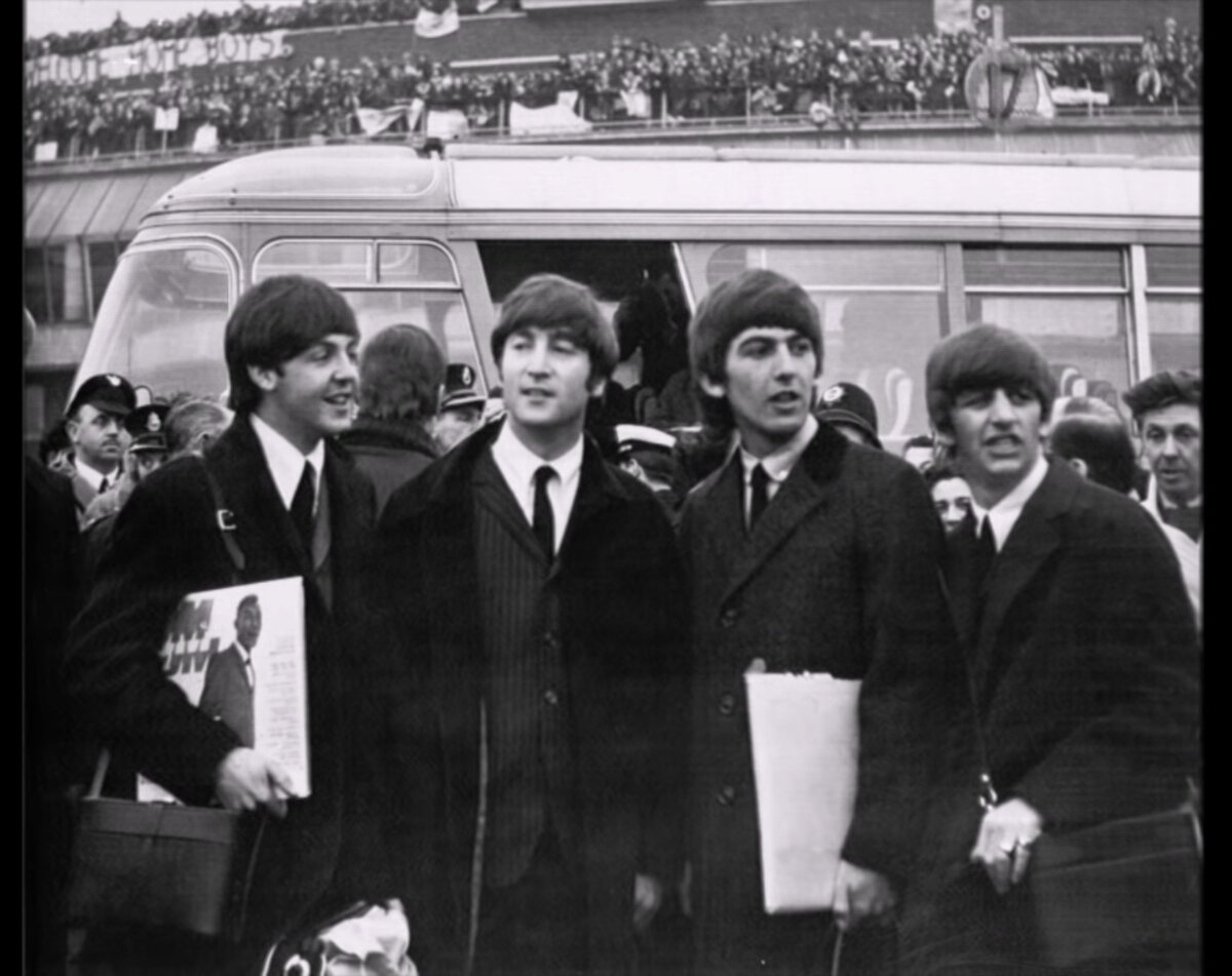 16 января ежегодно отмечается Всемирный день "Битлз" (World Beatles Day). В этот день в 1957 году в Ливерпуле открылся клуб Cavern, где дебютировала легендарная группа.-2-2