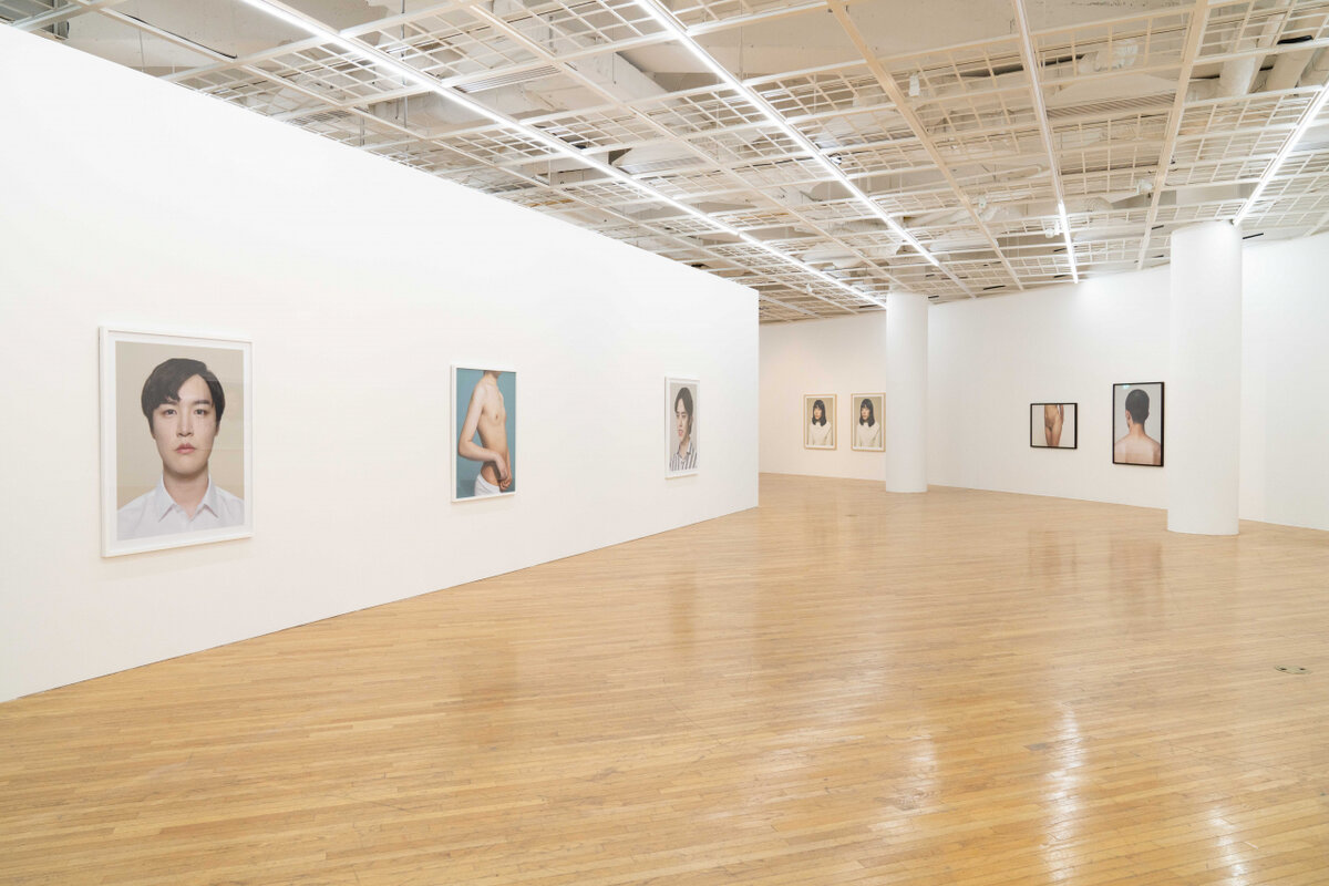 Вид инсталляции «Левое лицо (Left Face)» в Art Sonje Center в Сеуле (Art Sonje Center)