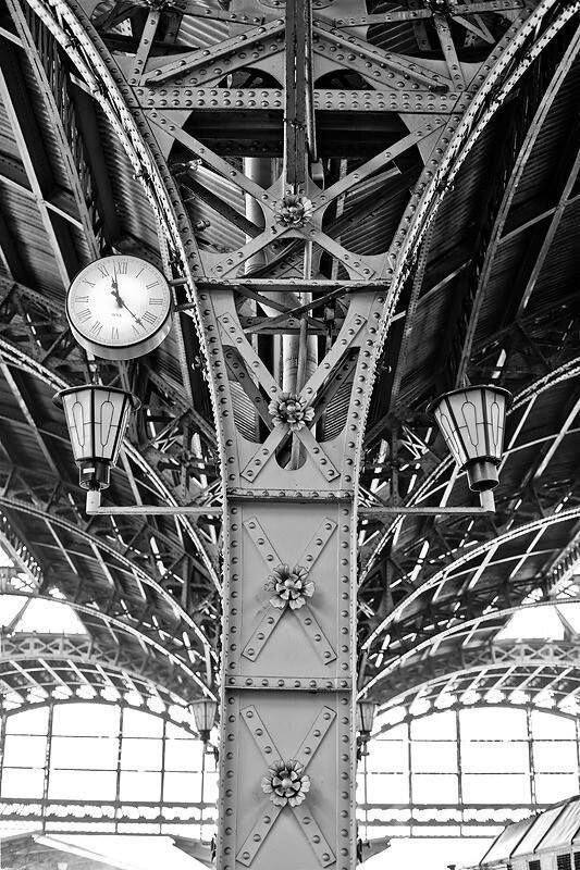 Пример использования металлических конструкций в эпоху модерна. Фото из открытых источников интернет