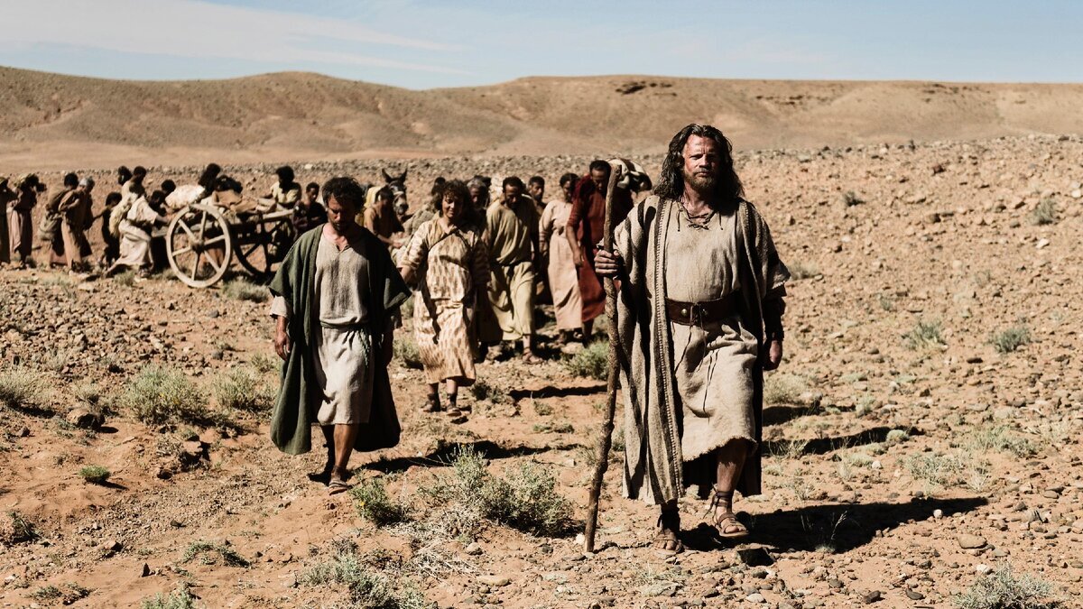 почему моисей 40 лет водил народ по пустыне? её можно пройти за неделю.? — Обсуждай