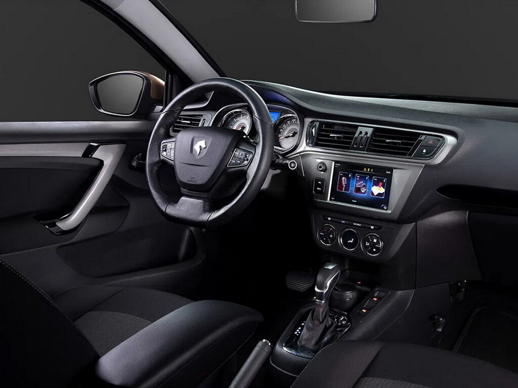    Интерьер IKCO Tapa простейший.IKCO