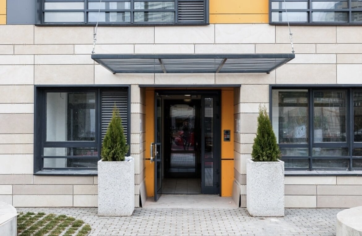 Входная группа на втором этаже на детскую площадку