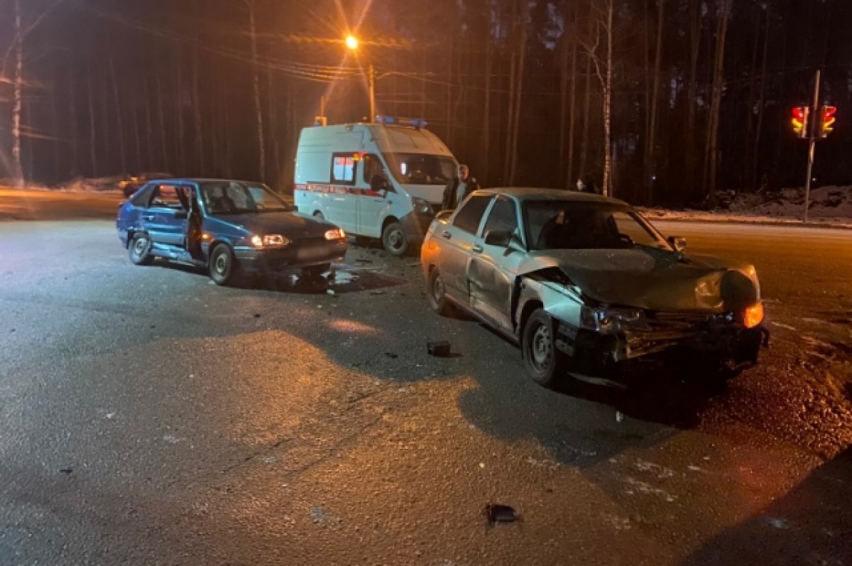    В Воронеже столкнулись «десятка» и «четырка»: пострадали два мальчика