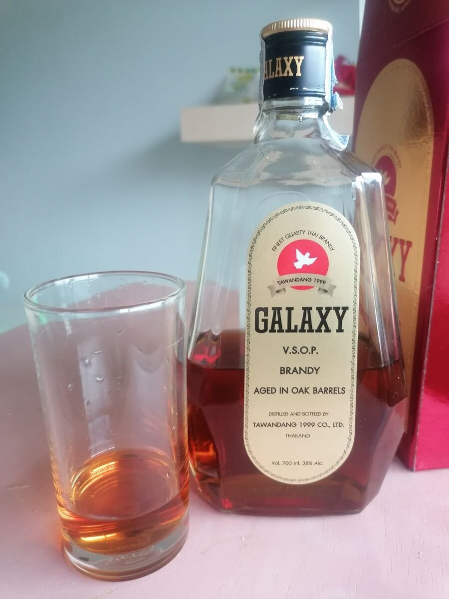 Вот такая бутылочка. Простите за "неконьячный" стакан :)