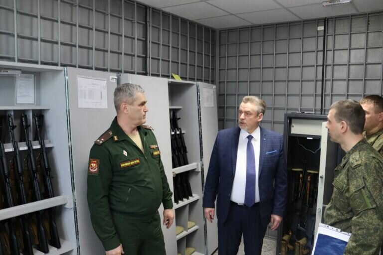    Дмитрий Кулагин и Дмитрий Килеев посетили военный учебный центр при ОГУ Андрей Севостьянов