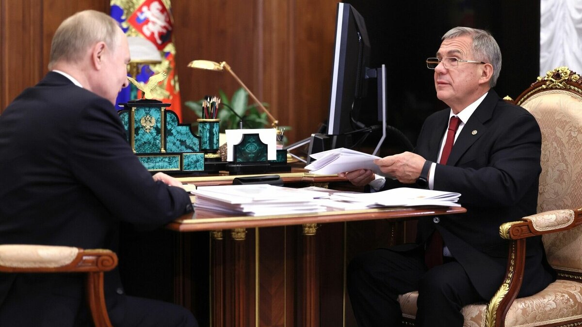     Глава Татарстана Рустам Минниханов во время встречи с президентом России Владимиром Путиным рассказал о реализации программ оборонно-промышленного комплекса. Трансляция встречи шла на телеканале «Россия-24».