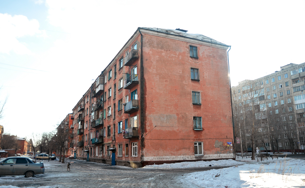 1-446-3 в Омске (4-я Транспортная улица, дом №50).
Автор фото: пользователь Maksimus. CC-BY-ND
Источник: https://photobuildings.com/photo/40382/
