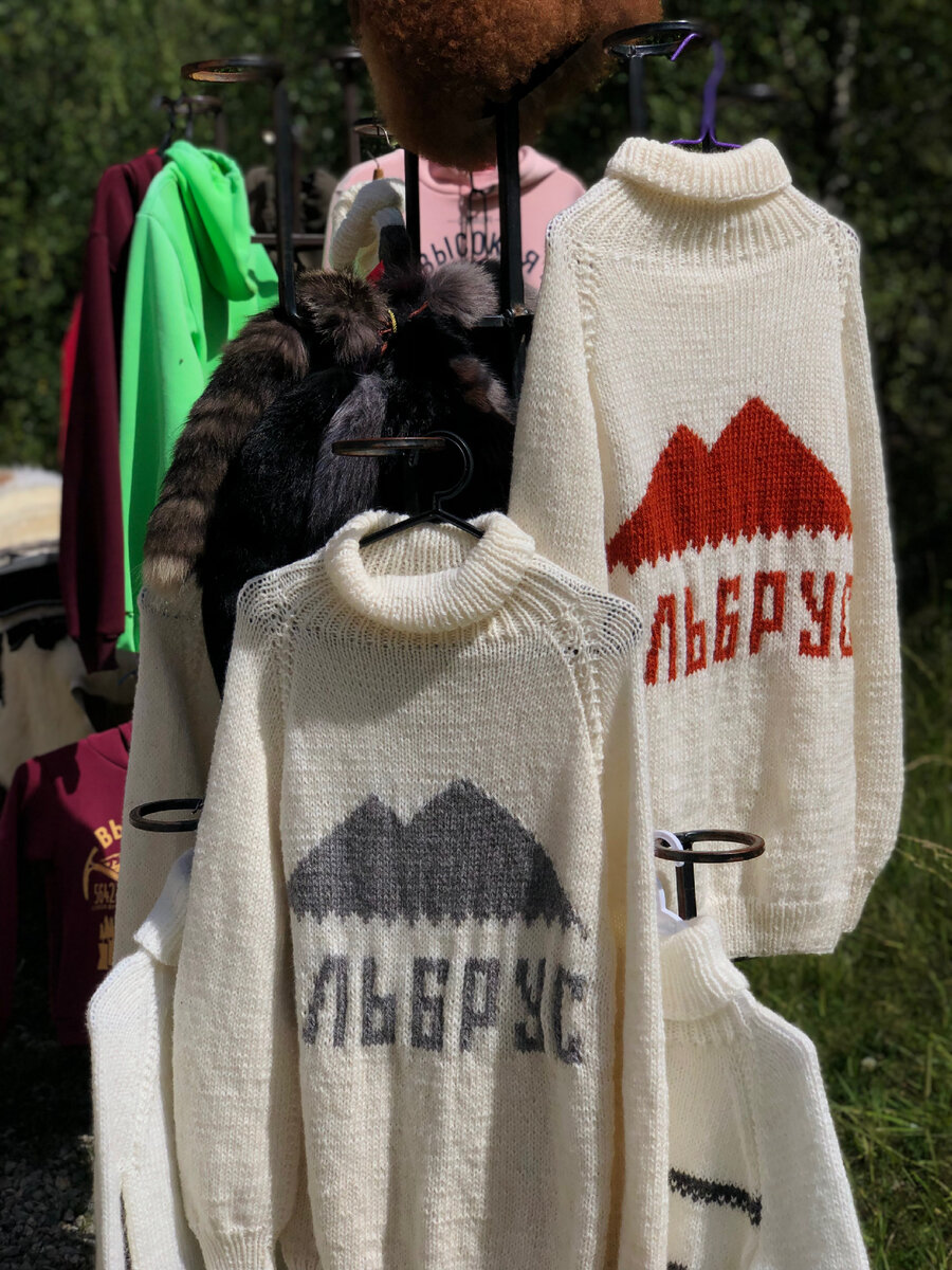 Свитер из натуральной шерсти сделанный вручную Балкарками, лучше свитшота с печатью!)