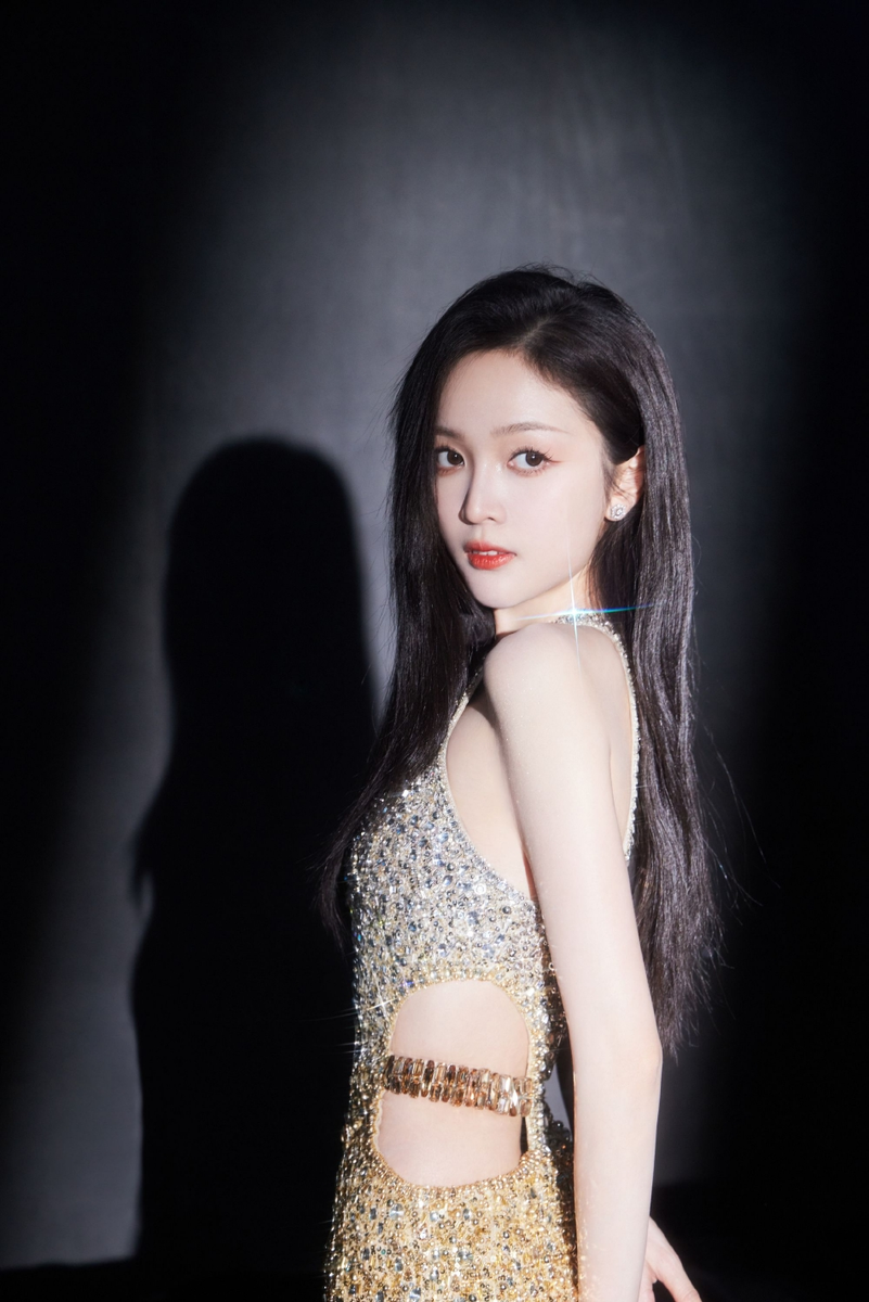 Новые звезды в китае. Дэниел чань. Пушистая звезда в китае. Новые звезды в китае. Чжао вэй с мужем.