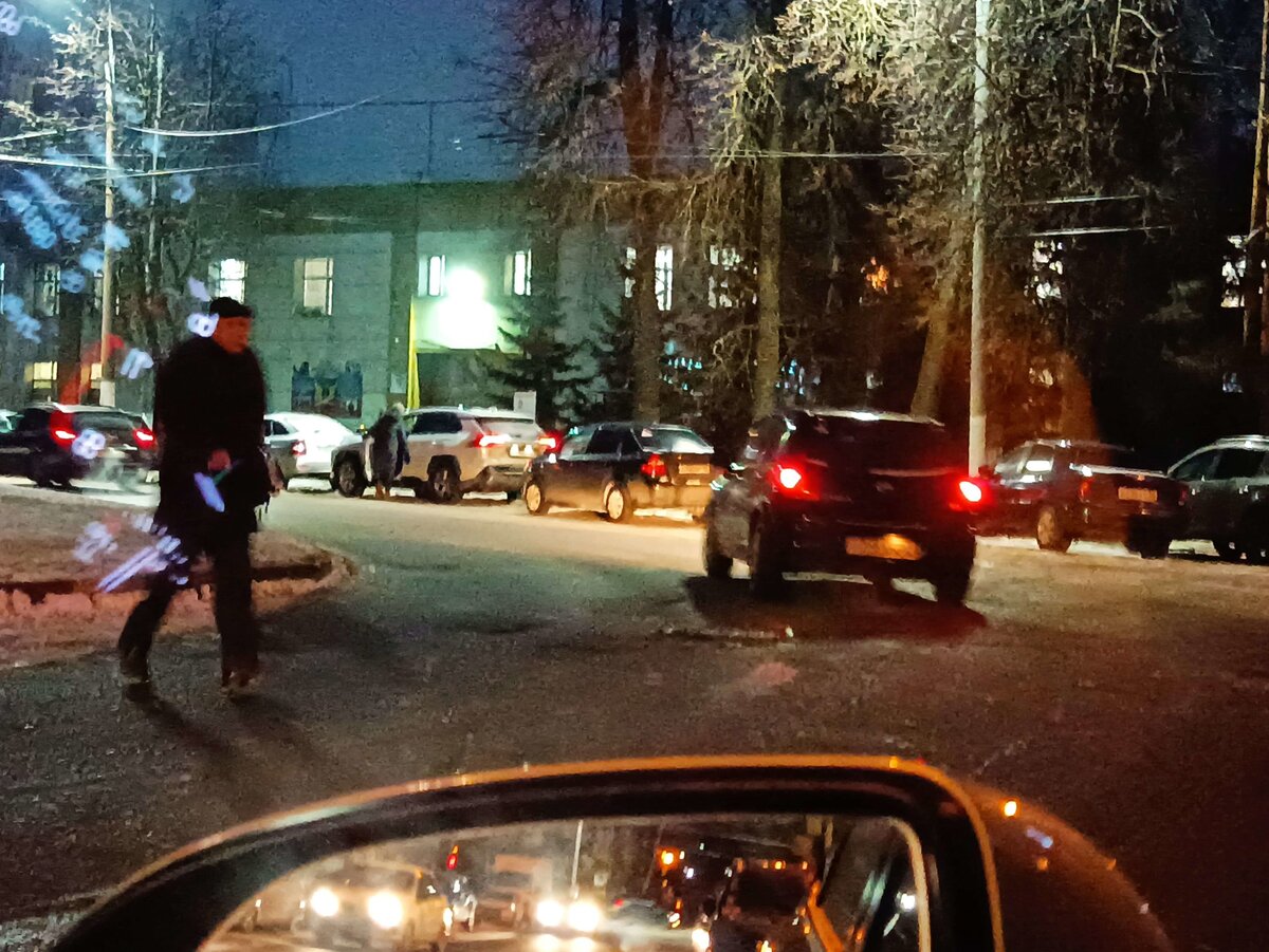    В Брянской области водители сбили за час в предрассветной мгле трех человек: 12-летнего мальчика, 45- летнюю женщину и старушку avchernov