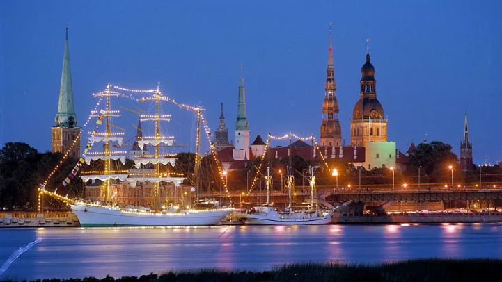 Европейского туриста пытаются привлечь видами вечерней Риги ,но пока безуспешно (фото с сайта imgecreative.com)