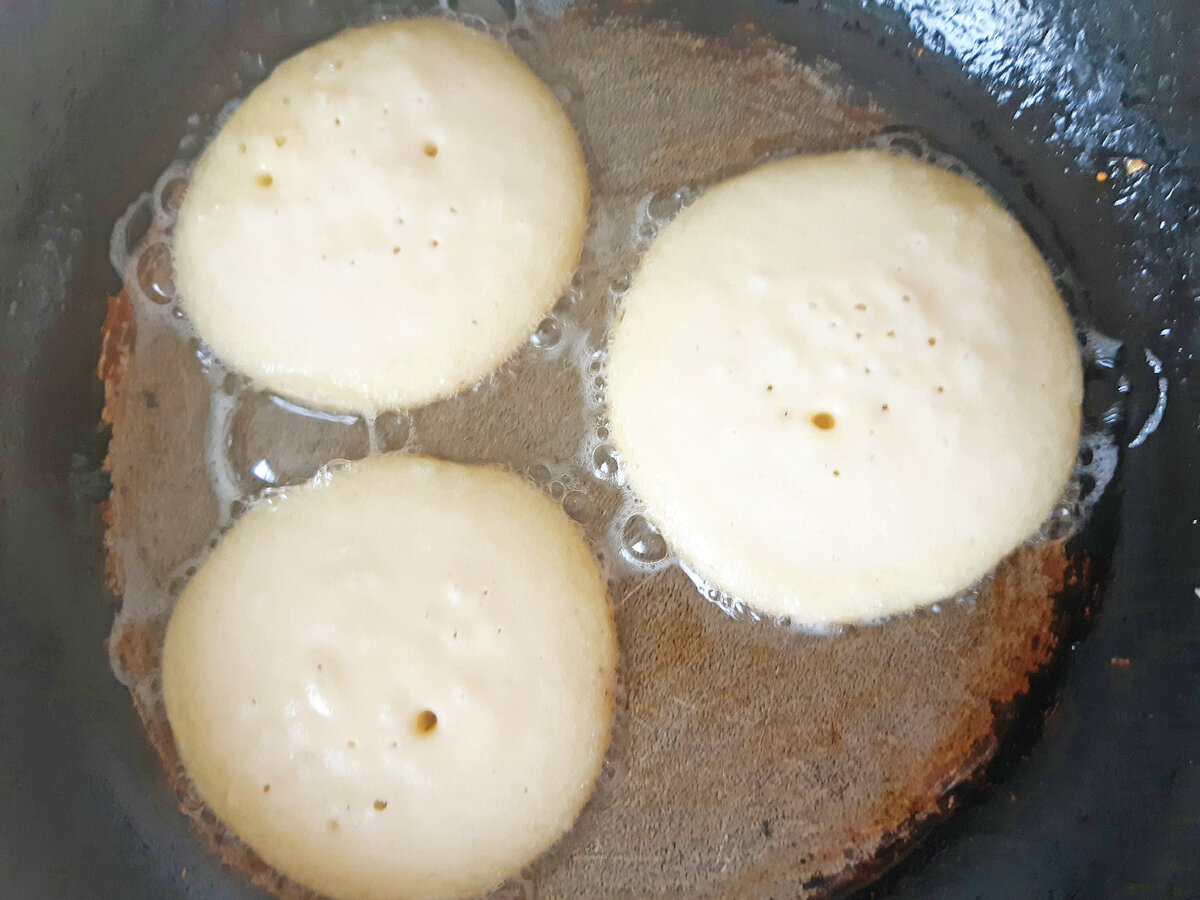 А дырочек-то и нет)