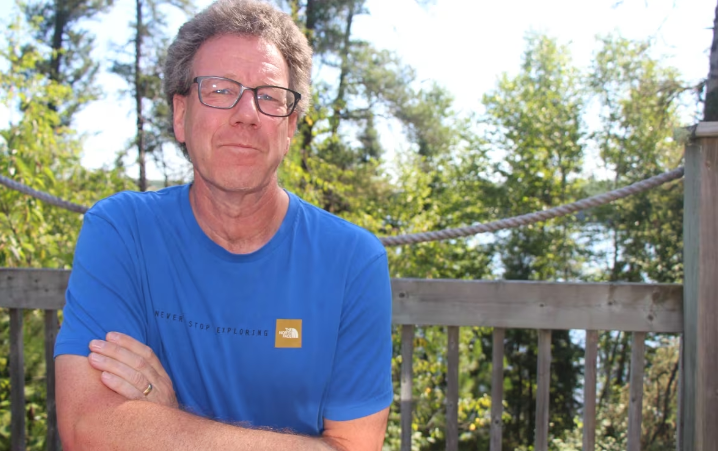 Майк Патерсон, старший научный сотрудник Района экспериментальных озер Международного института устойчивого развития на северо-западе Онтарио, написал свою магистерскую диссертацию о кислотных дождях в 1980-х годах и вспоминает очень реальные последствия того времени.